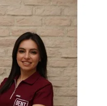 Dt. Ülkü Sıla Özkısaoğlu — Diş Hekimi, Nilüfer, Bursa. Portre fotoğrafı.