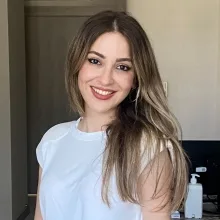 Uzm. Dr. Sevgi Yüksekbağ — Dermatoloji, Diyarbakır. Portre fotoğrafı.
