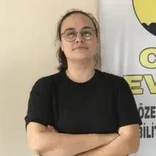 Fzt. Özgü İzel Özcan — Fizyoterapi Ve Rehabilitasyon, Samsun. Portre fotoğrafı.