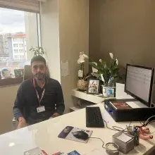 Op. Dr. Oğuz Özdemir — Kadın Hastalıkları Ve Doğum, Yenimahalle, Ankara. Portre fotoğrafı.