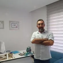 Op. Dr. Kubilay Özdil — Plastik Rekonstrüktif Ve Estetik Cerrahi, Çankaya, Ankara. Portre fotoğrafı.