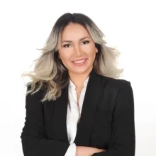 Psk. Özlem Çağlayan — Psikoloji, İstanbul. Portre fotoğrafı.