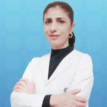 Uzm. Dr. Aynur Adıgüzel — Dermatoloji, Üsküdar, İstanbul. Portre fotoğrafı.