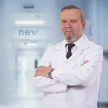 Uzm. Dr. Mustafa Haluk Akış — Nöroloji, Nilüfer, Bursa. Portre fotoğrafı.