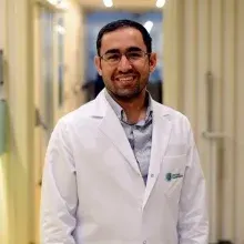 Dr. Öğr. Üyesi Ayhan Levent — İç Hastalıkları, Ümraniye, İstanbul. Portre fotoğrafı.