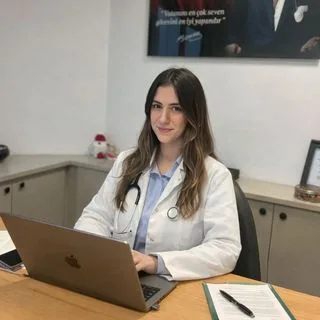 Dyt. Melda Gizem Tavukçuoğlu — Diyetisyen, İstanbul. Portre fotoğrafı.