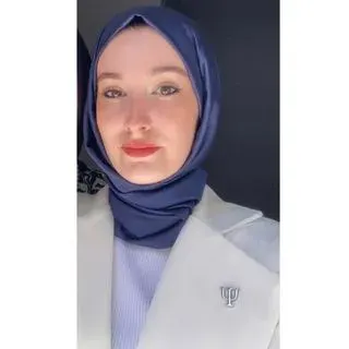 Psk. Ayşenur Eren — Psikoloji. Portre fotoğrafı.