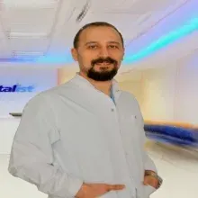 Op. Dr. Ersin Gökmen — Üroloji, İstanbul. Portre fotoğrafı.
