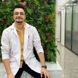 Dt. Abdulkadir Esen — Diş Hekimi, İzmir. Portre fotoğrafı.