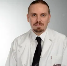 Uzm. Dr. Hakkı Akman — Çocuk Sağlığı Ve Hastalıkları, Çankaya, Ankara. Portre fotoğrafı.