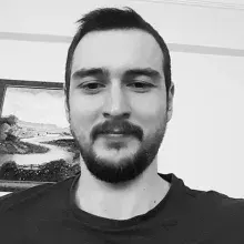 Dt. Oğuzhan Şahin — Diş Hekimi, Adapazarı, Sakarya. Portre fotoğrafı.