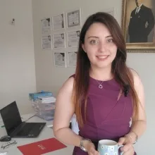 Dyt. Özlem Özdemir — Diyetisyen, İstanbul. Portre fotoğrafı.