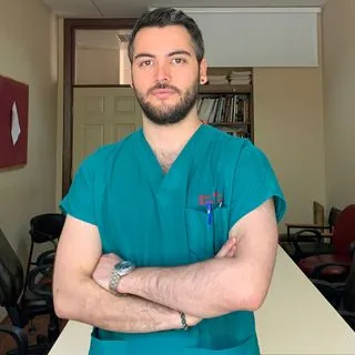 Op. Dr. Aydın Ural — Plastik Rekonstrüktif Ve Estetik Cerrahi, İstanbul. Portre fotoğrafı.