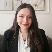 Kl. Psk. Ecem Erdem — Psikoloji, İstanbul. Portre fotoğrafı.