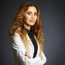 Uzm. Dt. Selda Yenel — Ağız Diş Ve Çene Cerrahisi, İstanbul. Portre fotoğrafı.
