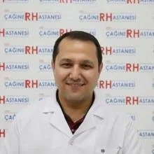 Op. Dr. Akif Küpeli — Göz Hastalıkları, Kadıköy, İstanbul. Portre fotoğrafı.