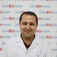 Op. Dr. Akif Küpeli — Göz Hastalıkları, Kadıköy, İstanbul. Portre fotoğrafı.