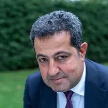Prof. Dr. Sabri Aydın — Beyin Ve Sinir Cerrahisi, İstanbul. Portre fotoğrafı.
