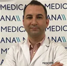 Uzm. Dr. Deniz Çırgamış — Kardiyoloji, Konak, İzmir. Portre fotoğrafı.