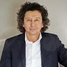 Op. Dr. Semih Gök — Plastik Rekonstrüktif Ve Estetik Cerrahi, İstanbul. Portre fotoğrafı.
