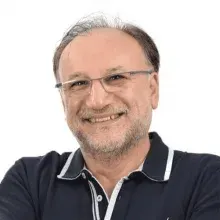 Dt. Şenol Yapıcı — Diş Hekimi, Seyhan, Adana. Portre fotoğrafı.