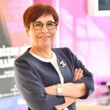 Doç. Dr. Alev Eken — Dermatoloji, Çankaya, Ankara. Portre fotoğrafı.