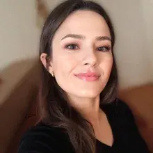 Psk. Dan. Gizem Atış Yılmaz — Psikolojik Danışma ve Rehberlik, Antalya. Portre fotoğrafı.