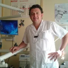 Dt. Oğuzhan Ekmen — Diş Hekimi, İzmir. Portre fotoğrafı.