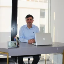 Dr. Öğr. Üyesi Kemal Çavdarlı — Protetik Diş Tedavisi, Konyaaltı, Antalya. Portre fotoğrafı.