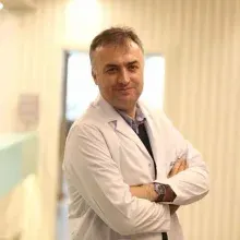 Prof. Dr. Barış Metin — Nöroloji, Ümraniye, İstanbul. Portre fotoğrafı.