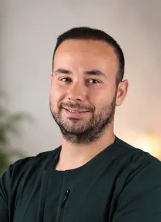 Uzm. Dt. Sinan Tevkir profilinde yer alan galeri fotoğrafı.