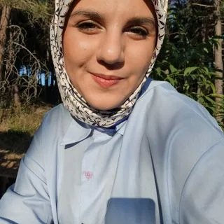 Fzt. Merve Evis Erdem — Fizyoterapi Ve Rehabilitasyon, İstanbul. Portre fotoğrafı.
