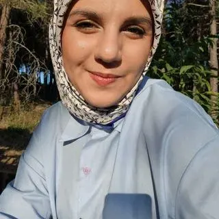 Fzt. Merve Evis Erdem — Fizyoterapi Ve Rehabilitasyon, İstanbul. Portre fotoğrafı.
