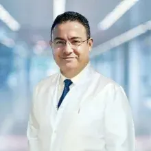 Doç. Dr. Hakan Nazik — Kadın Hastalıkları Ve Doğum. Portre fotoğrafı.