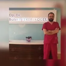 Op. Dr. Bülent Tekerekoğlu — Plastik Rekonstrüktif Ve Estetik Cerrahi, İstanbul. Portre fotoğrafı.