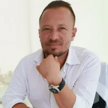 Uzm. Dr. Koray Çoğul — Adana. Portre fotoğrafı.