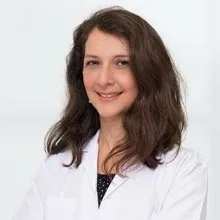 Uzm. Dr. Neslihan Efeoğlu — İzmir. Portre fotoğrafı.