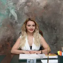 Dr. Buket Şenkaya — Pratisyen, Adana. Portre fotoğrafı.