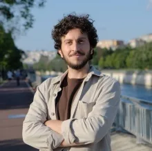 Dkt. Ahmet Ender Dağlar — Dil ve Konuşma Terapisi. Portre fotoğrafı.