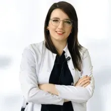 Dt. Zerrin Önem Rıdvanoğlu — Diş Hekimi, Ankara. Portre fotoğrafı.