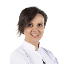 Doç. Dr. Serap Şahin Önder — Kulak Burun Boğaz, İstanbul. Portre fotoğrafı.