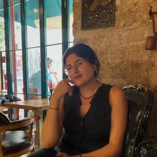 Psk. Zehra Çankaroğlu — Psikoloji, İstanbul. Portre fotoğrafı.