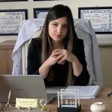 Fzt. Elif Demhat Fırat — Fizyoterapi Ve Rehabilitasyon, İzmir. Portre fotoğrafı.