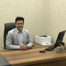 Op. Dr. Akın İnalöz — Plastik Rekonstrüktif Ve Estetik Cerrahi, İstanbul. Portre fotoğrafı.