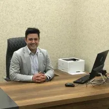 Op. Dr. Akın İnalöz — Plastik Rekonstrüktif Ve Estetik Cerrahi, İstanbul. Portre fotoğrafı.