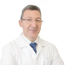 Op. Dr. Bekir Bülent Alpay — Göz Hastalıkları. Portre fotoğrafı.