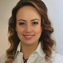 Uzm. Dr. İrem Hengirmen Acu — Dermatoloji, Ankara. Portre fotoğrafı.