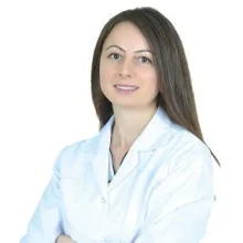 Uzm. Dr. Rukiye Efe İşçi — Radyoloji, İzmit, Kocaeli. Portre fotoğrafı.