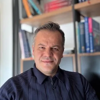 Doç. Dr. Tuncer Taşcıoğlu — Beyin Ve Sinir Cerrahisi, Altındağ, Ankara. Portre fotoğrafı.
