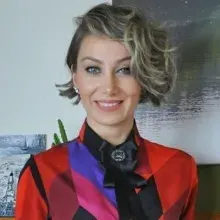 Uzm. Psk. Gizem Çeviker — Psikoloji. Portre fotoğrafı.